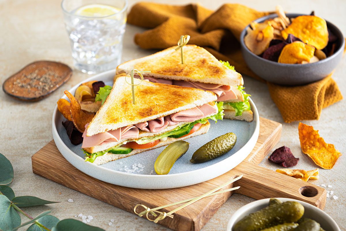 Clubsandwich mit Aufschnitt Lyoner Art — Golßener – Spreewälder ...